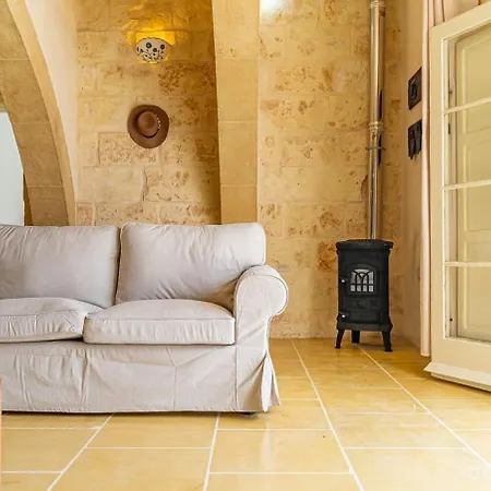 Ta' Lonza Farmhouse *
